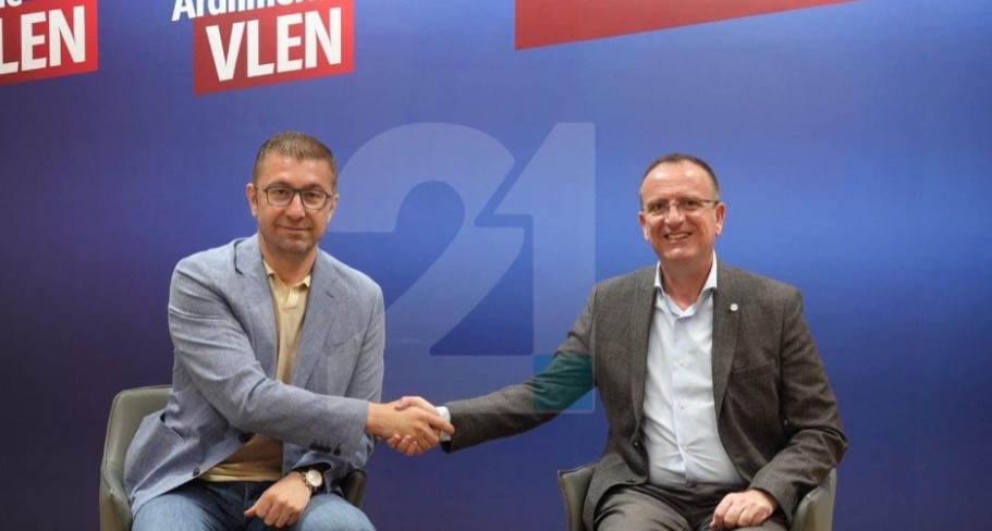 Мицкоски пружи рака за уставно редефинирање на Македонија во бинационална држава