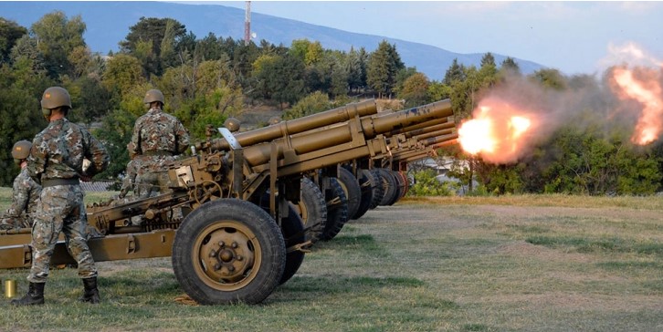 Почесна артилериска стрелба по повод Денот на независноста