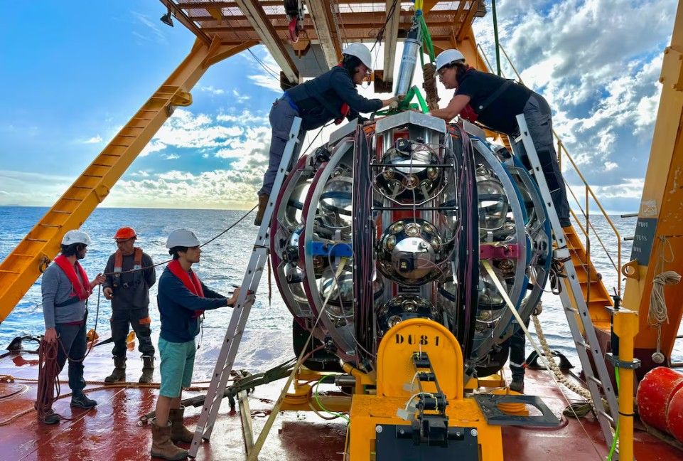 Завршни инспекции на единицата за детекција на неутрина (DU) на истражувачки брод