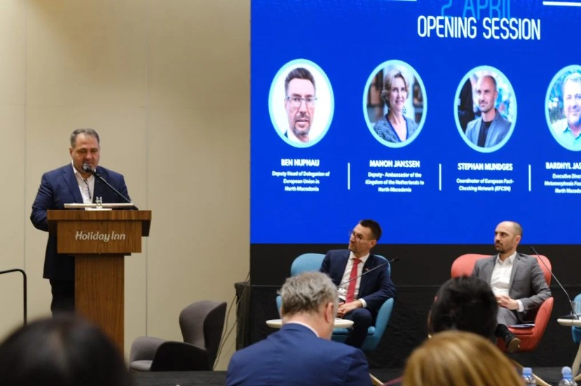 Извршниот директор на Фондацијата „Метаморфозис“, Бардил Јашари | фото: Ванчо Џамбаски