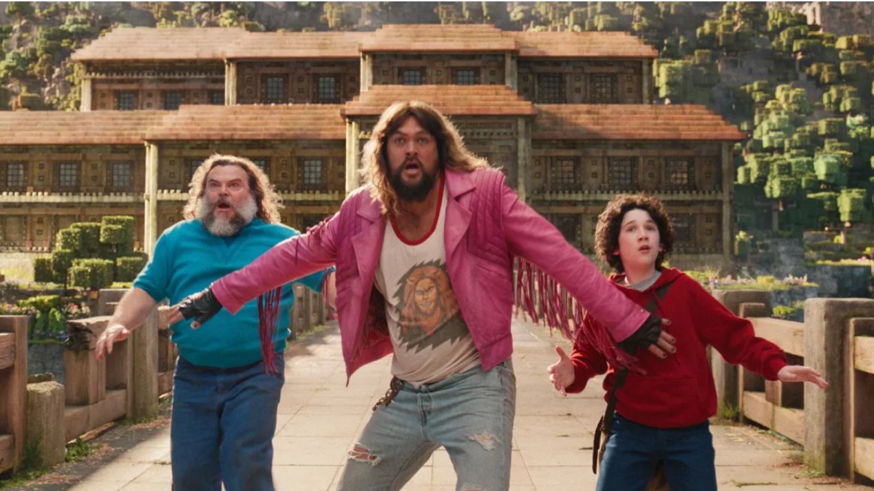 Џек Блек, Џејсон Момоа и Себастијан Хансен глумат во „A Minecraft Movie“. Слики на Ворнер Брос