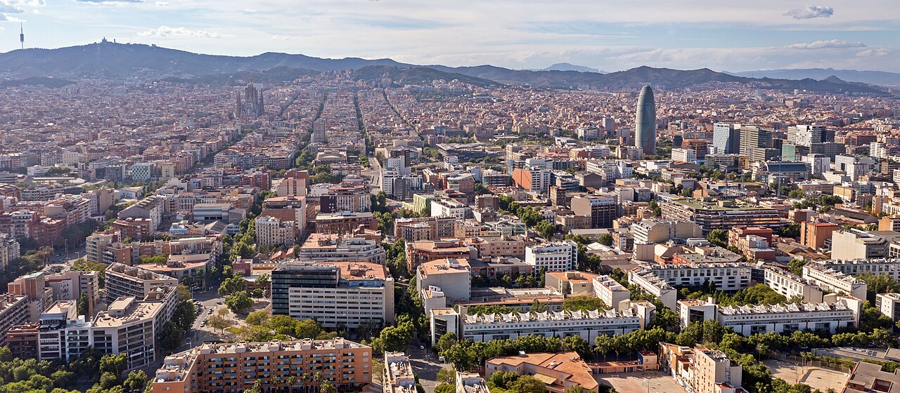 By dronepicr - Aerial view of Barcelona, Spain, CC BY 2.0, https://commons.wikimedia.org/w/index.php?curid=134028933