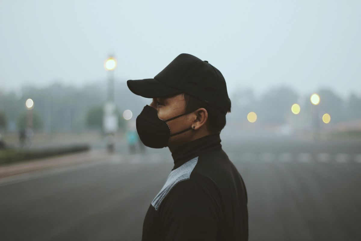 Photo by Ravi Sharma: https://www.pexels.com/photo/man-in-black-respirator-and-black-cap-standing-in-profile-7558138/