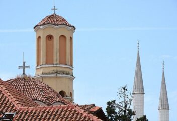 Adam Jones from Kelowna, BC, Canada, CC BY-SA 2.0 , via Wikimedia Commons