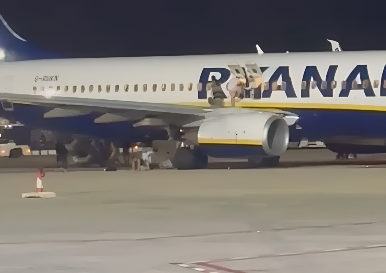 [видео] Се запали авион на Рајанер