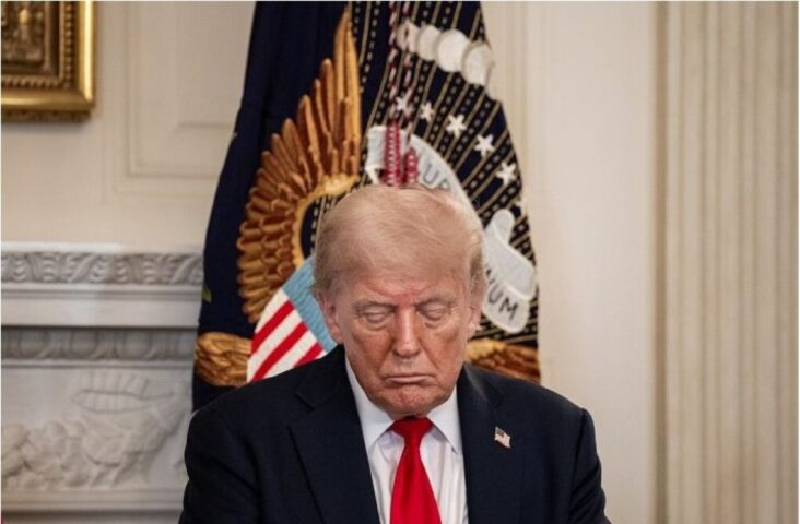 Доналд Трамп за време на молитва пред оброк во Белата куќа, 14 јули, 2025 г. | Фото: Белата куќа (The White House), јавен домејн, Викимедија комонс