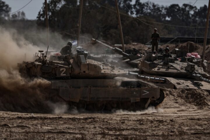 epa12310289 Israeli tanks deployed along the Israel-Gaza border in southern Israel, 19 August 2025. EPA/ATEF SAFADI