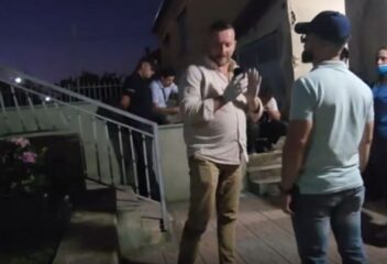 Скриншот од видеото од претресот на полицијата во домот на Маја Лозановска