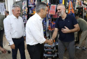 Изет Меџити на Бит Пазар