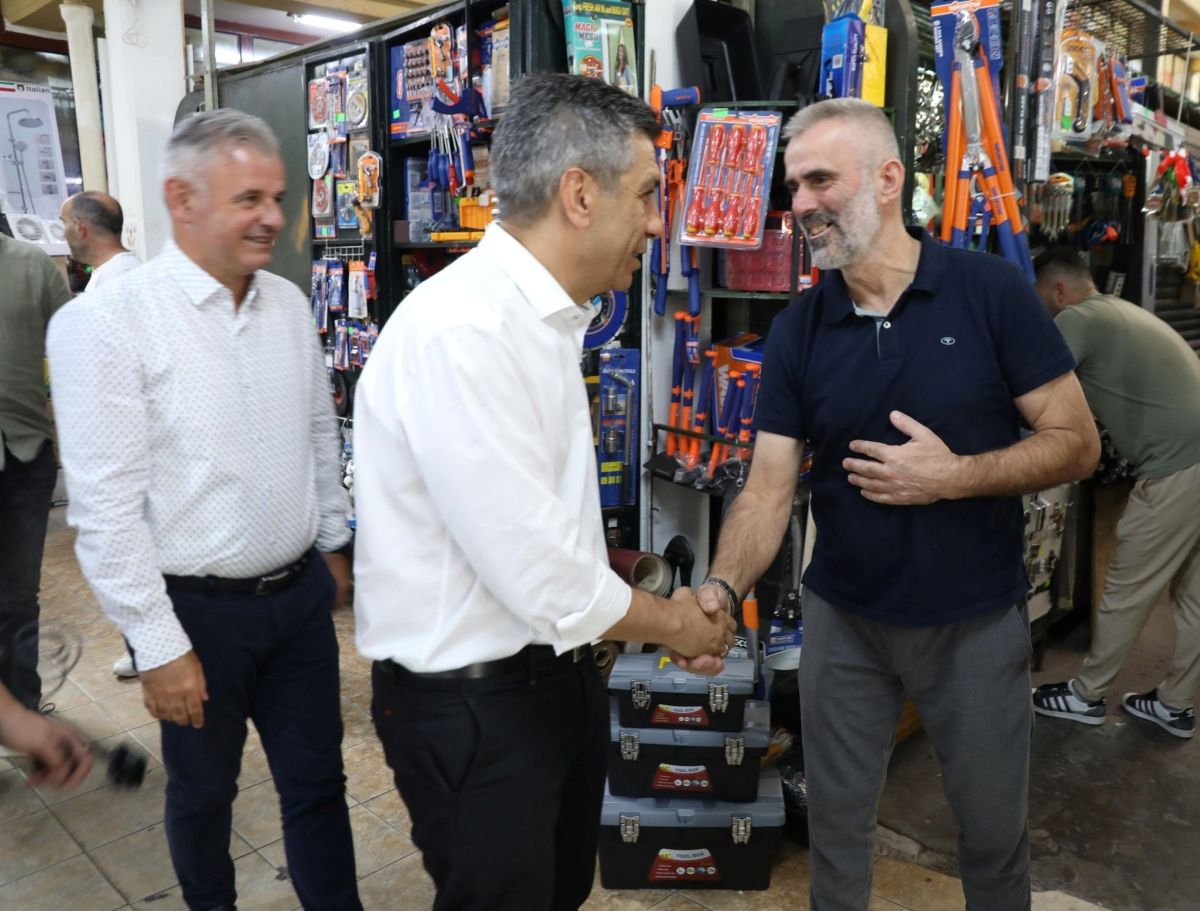 Изет Меџити на Бит Пазар