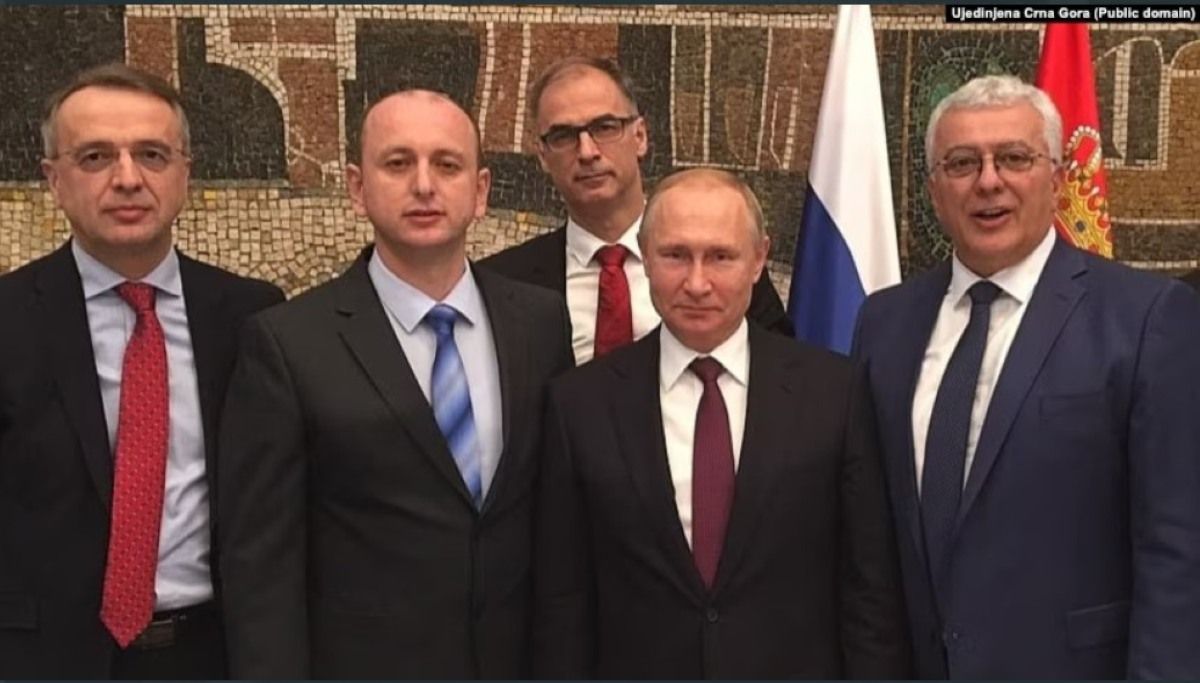 Рускиот претседател Владимир Путин со политичари од коалицијата Обединета Црна Гора на српските партии во оваа земја Андријо Мандиќ, Милан Кнежевиќ и Горан Даниловиќ и со Иван Стоиљковиќ, од Демократската партија на Србите во Македонија. јануари 2019 година