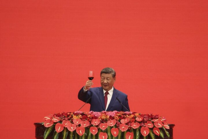 Си Џинпинг со здравица за мир