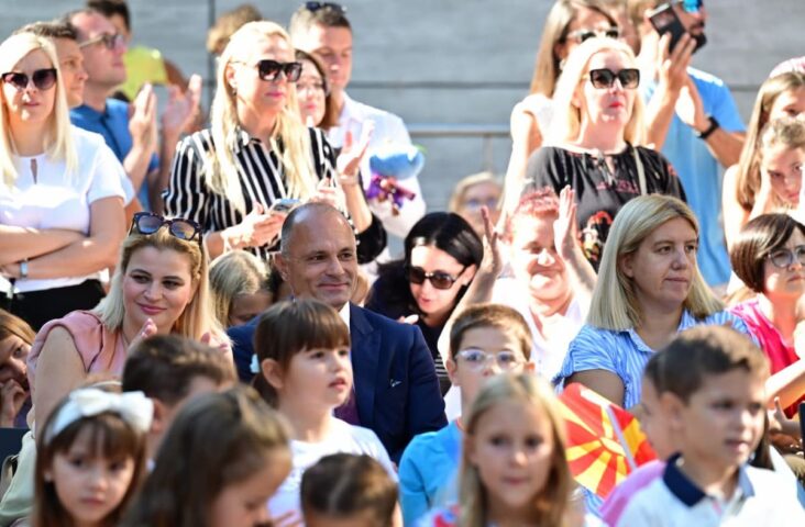 Да инвестираме во образованието и во платите