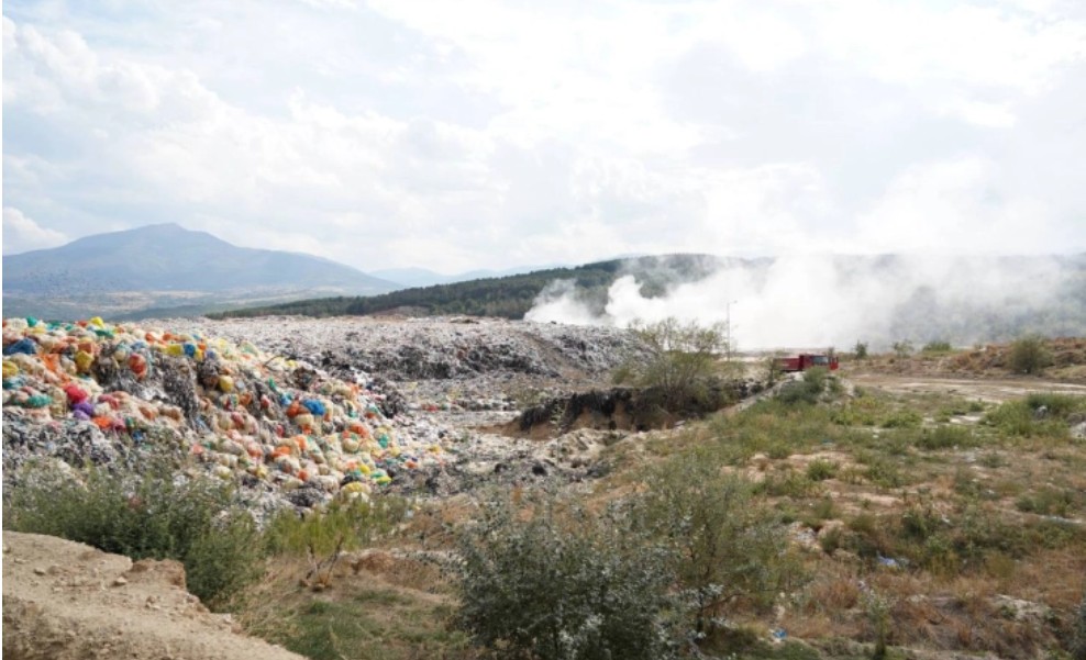 Изгаснат пожарот во депонијата „Дрисла“ што повторно избувнал синоќа