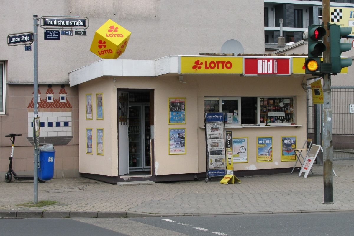 Во јакната обесена во март пронашол лото ливче