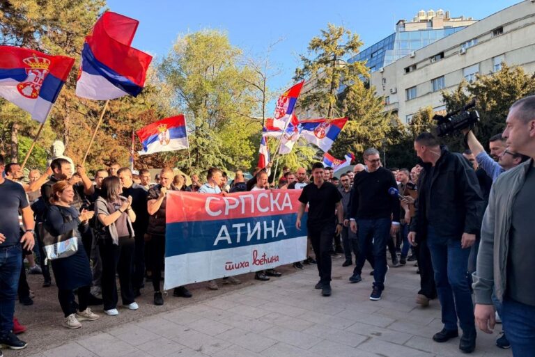 Вучиќ денеска организира контра протести во 100 градови