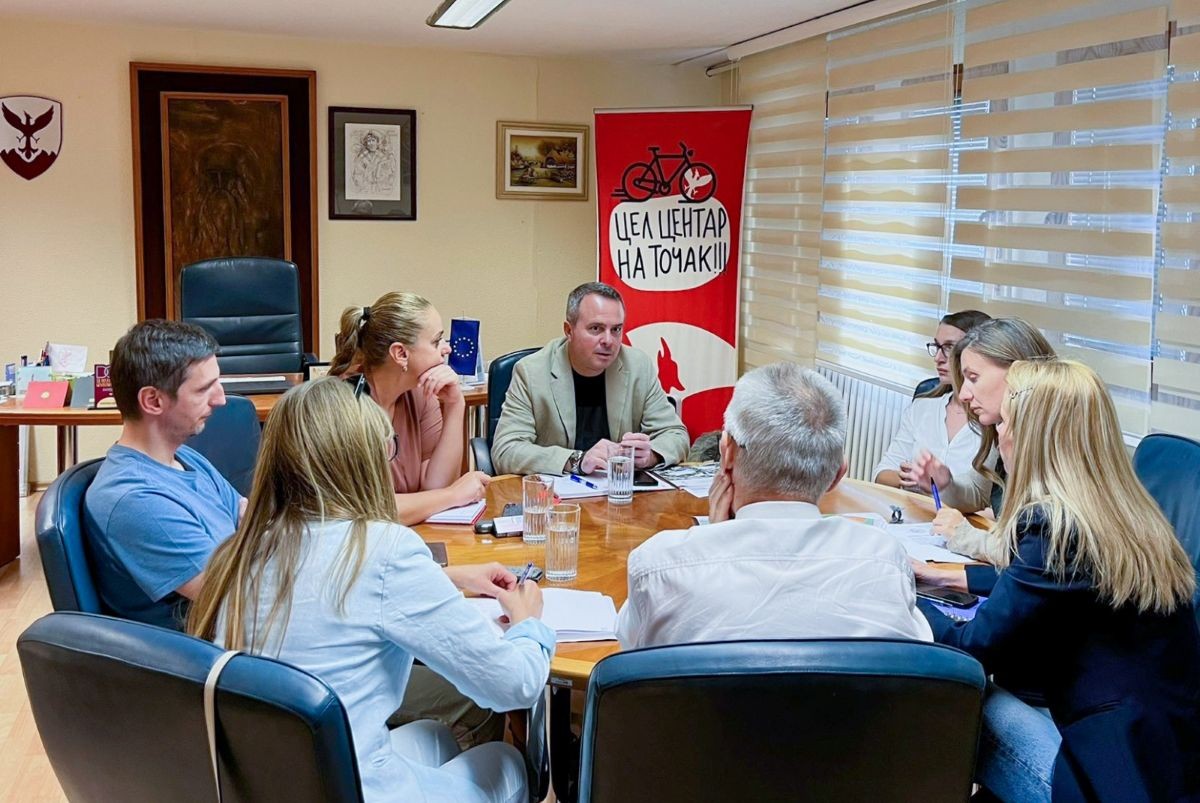 Д-р Митко Хаџи-Пуља, Ана Коробар, кои се архитектите дел од тимот на Герасимовски