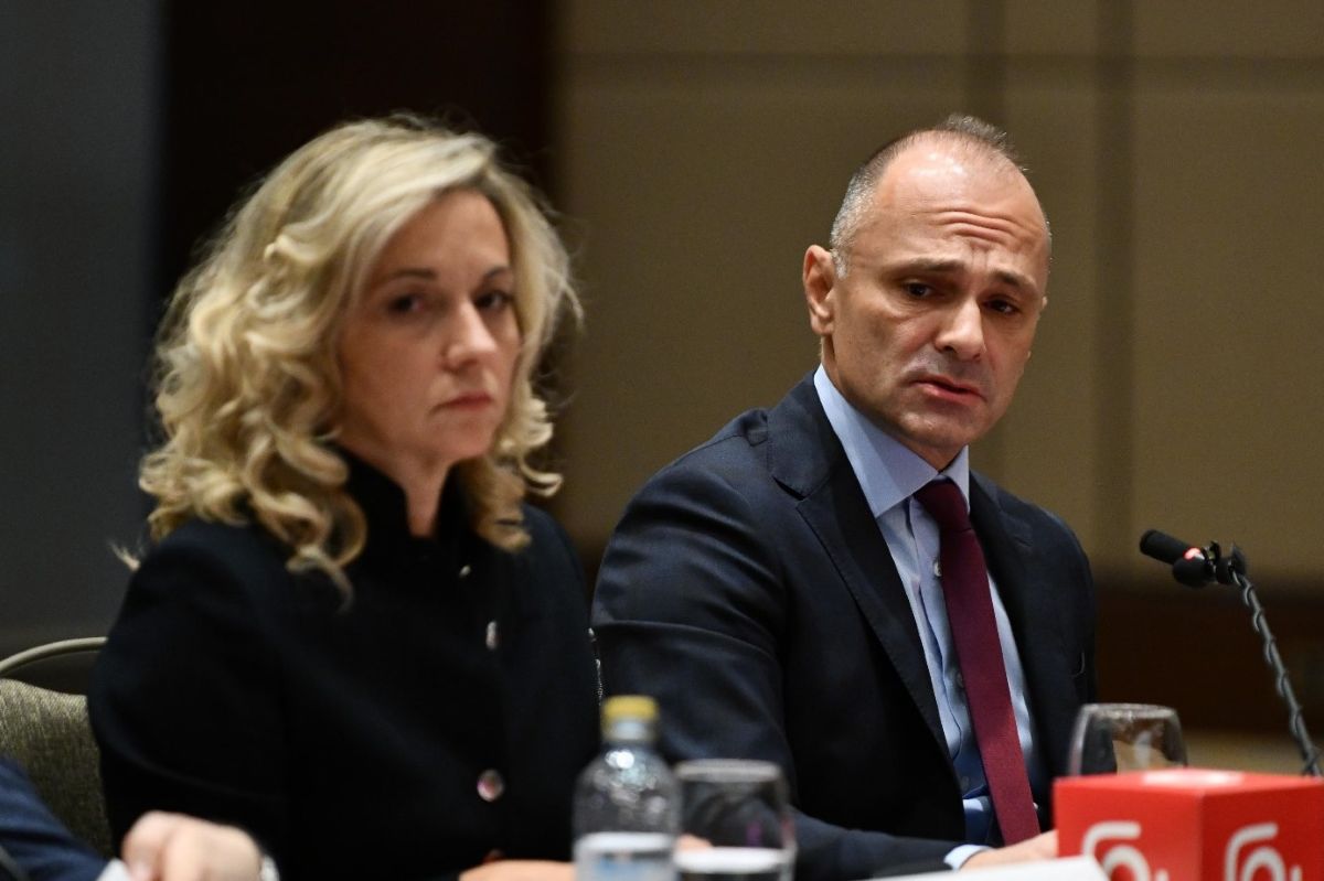 Тотална дипломатска изолација