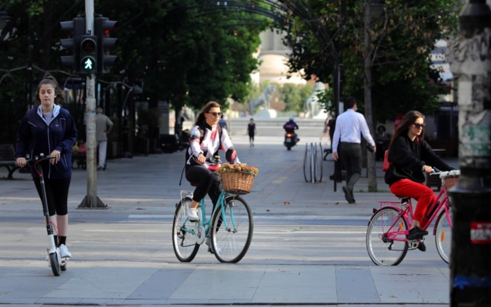 Сончево со мала облачност и ветер