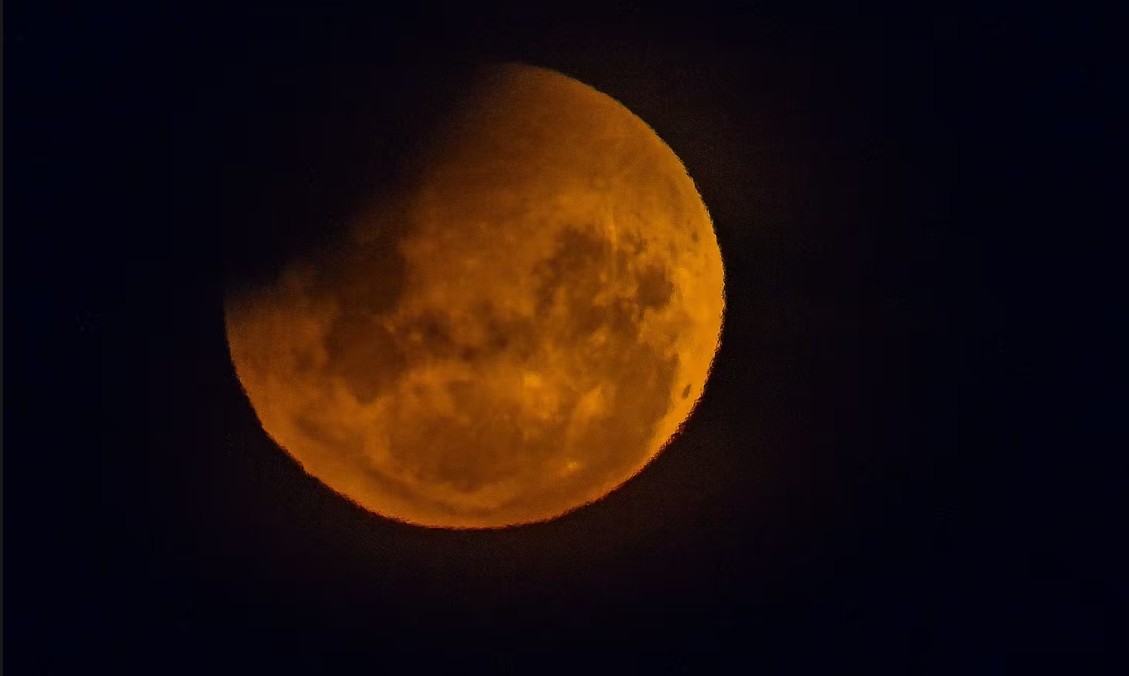 Вечерва цела Македонија гледа во месечината