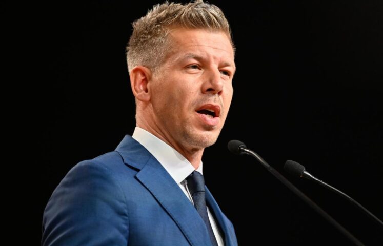 Одземен му е имунитетот на премиерот Петер Маѓар поради случајот „Телефон во Дунав“