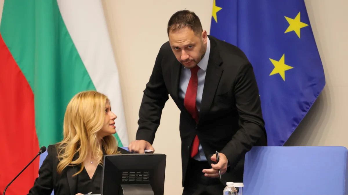 Палењето на автомобилите ги обедини Бугарите, нивните европратеници со писмо во ЕП неколку часа пред гласањето за извештајот за Македонија