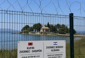 Албанија