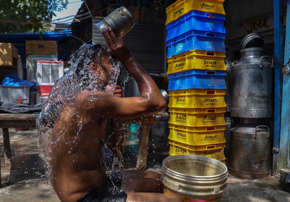 На улиците во Делхи 64°C: „Нема каде да се бега ни дење ни ноќе“