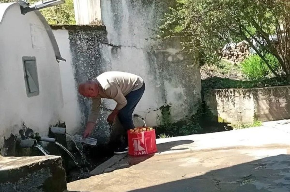 вода